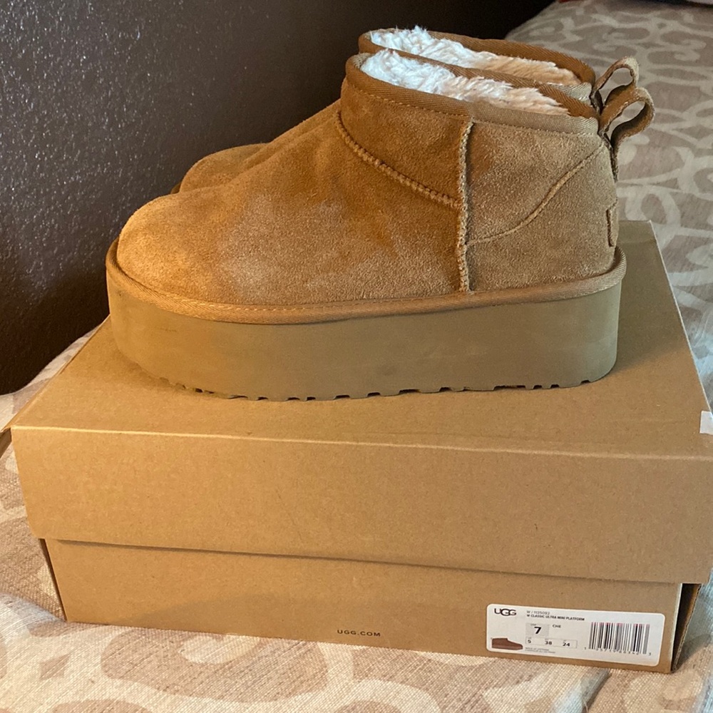 Women Classic Ultra Mini platform Ugg size 7